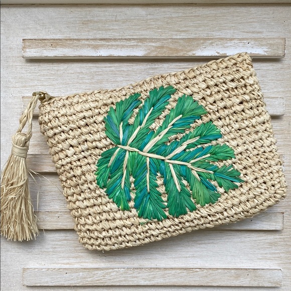 Handbags - NWOT Handwoven Straw Pouch